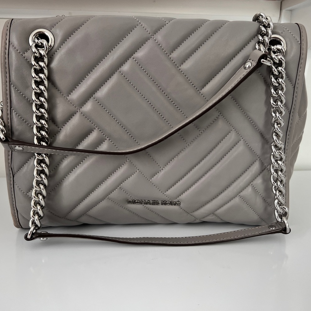 Authentic Michael Kors Shoulder Bag.